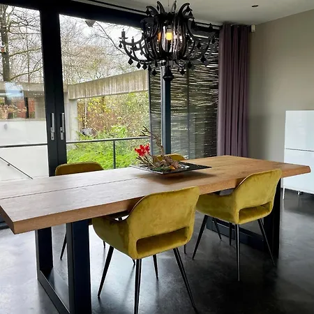 בית נופש Betonnen Boshuis By Droomvilla *