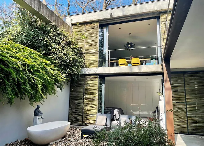 Casa de Férias Betonnen Boshuis By Droomvilla *